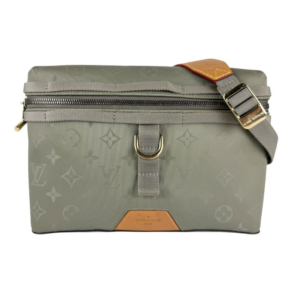Louis Vuitton Gray Nylon Canvas Shoulder Bag (Pre-Owned)