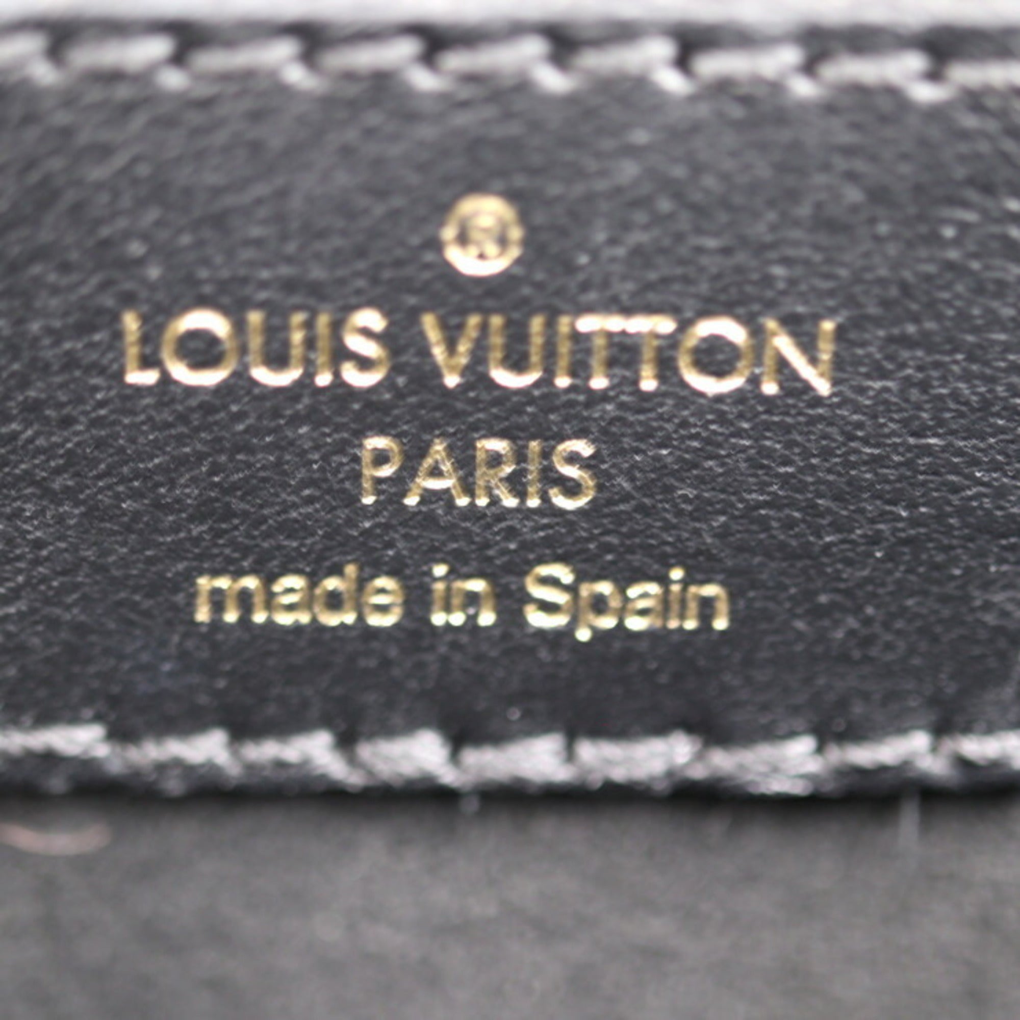 Louis Vuitton Black Leather Pochette Shoulder Bag (Pre-Owned)