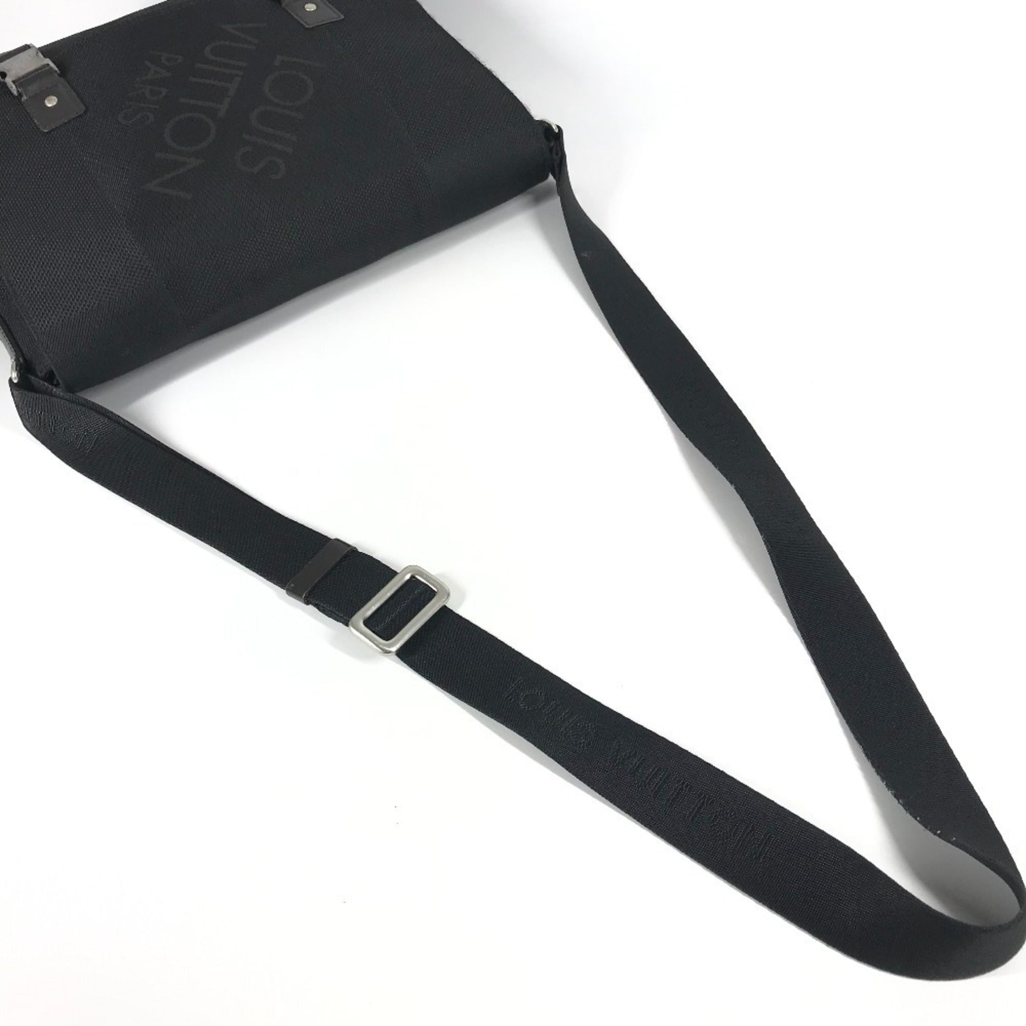 Louis Vuitton Black White Damier Geant Messenger Bag Shoulder Bag (Pre-Owned)