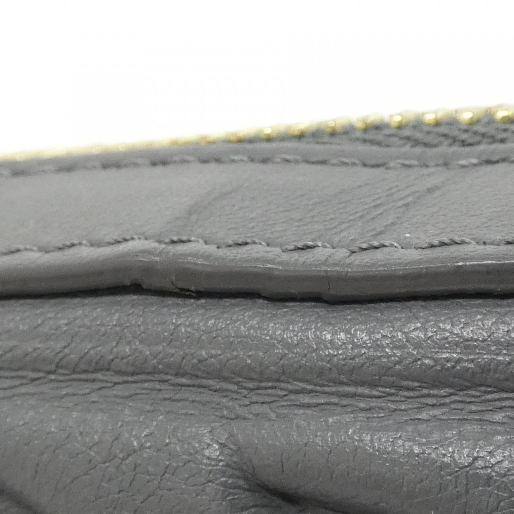 Louis Vuitton Gold Leather Shoulder Bag (Pre-Owned)