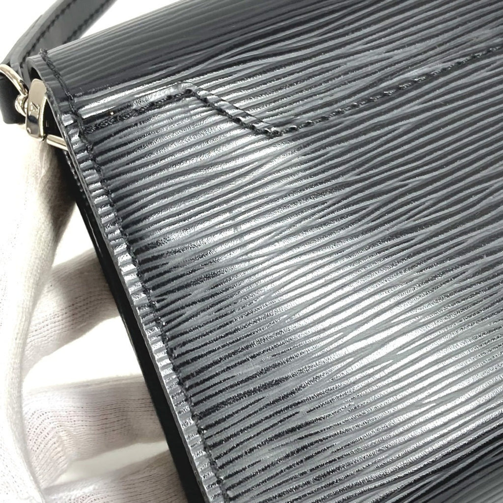 Louis Vuitton Epi Black Noir Epi Leather Clutch Bag Pochette Shoulder Bag (Pre-Owned)