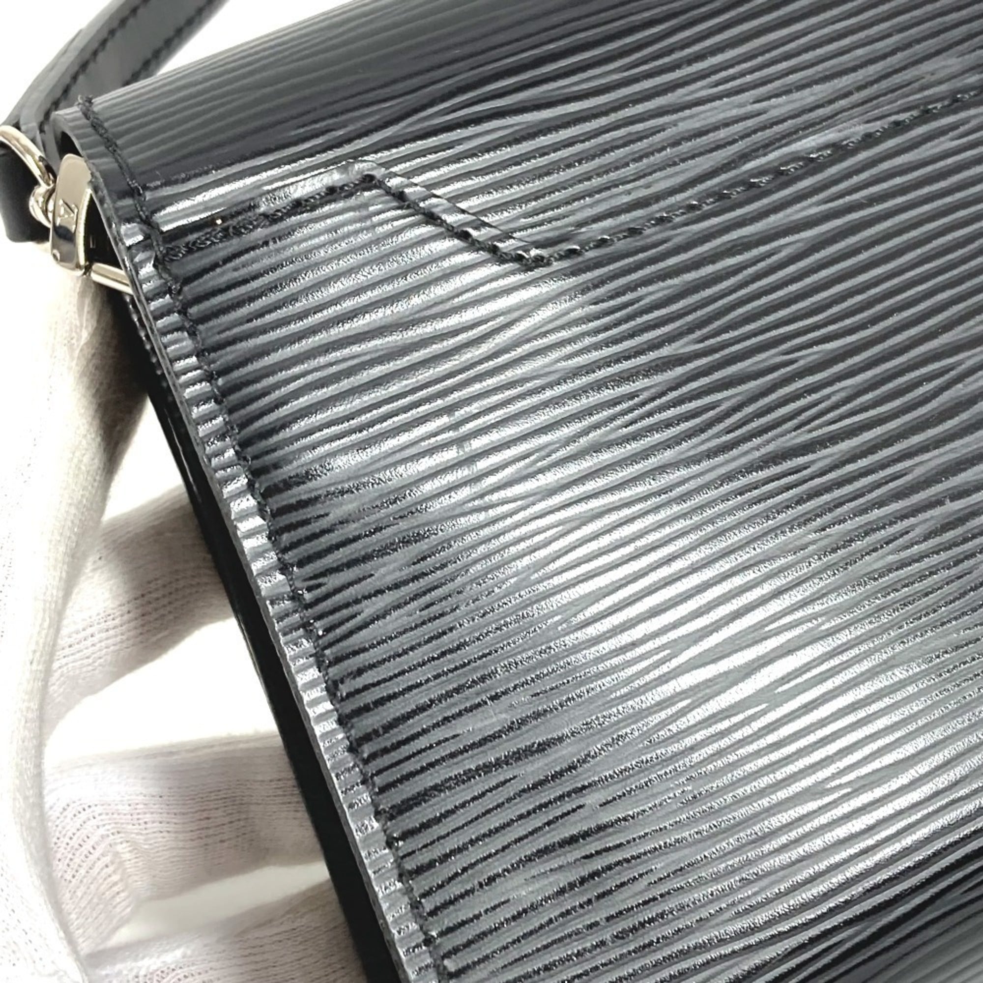 Louis Vuitton Epi Black Noir Epi Leather Clutch Bag Pochette Shoulder Bag (Pre-Owned)