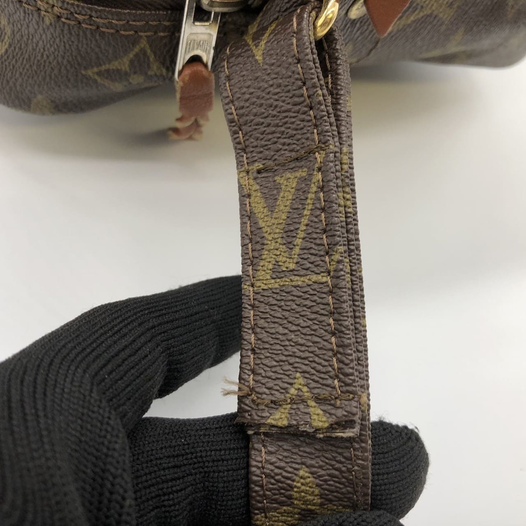Louis Vuitton Brown Monogram Canvas Shoulder Bag (Pre-Owned)