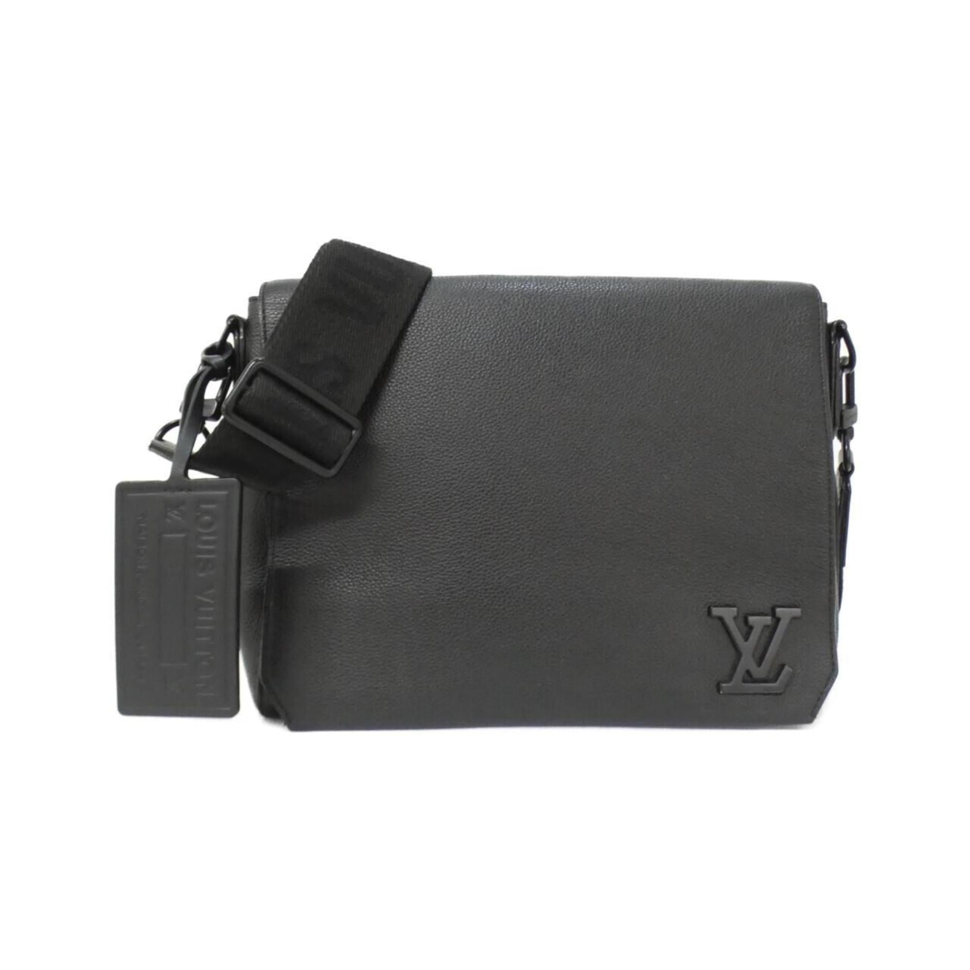 Louis Vuitton Black Leather Shoulder Bag (Pre-Owned)