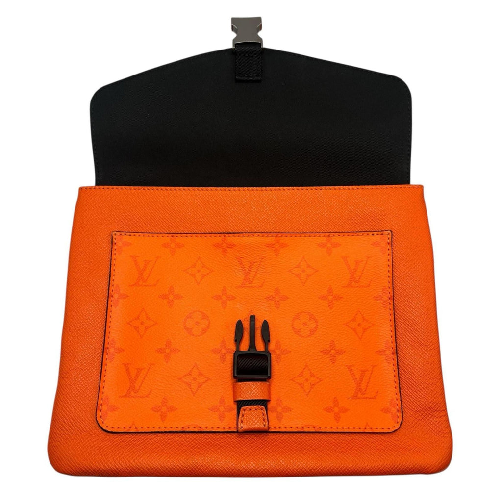 Louis Vuitton Taigarama Messenger Bag Shoulder Bag (Pre-Owned)