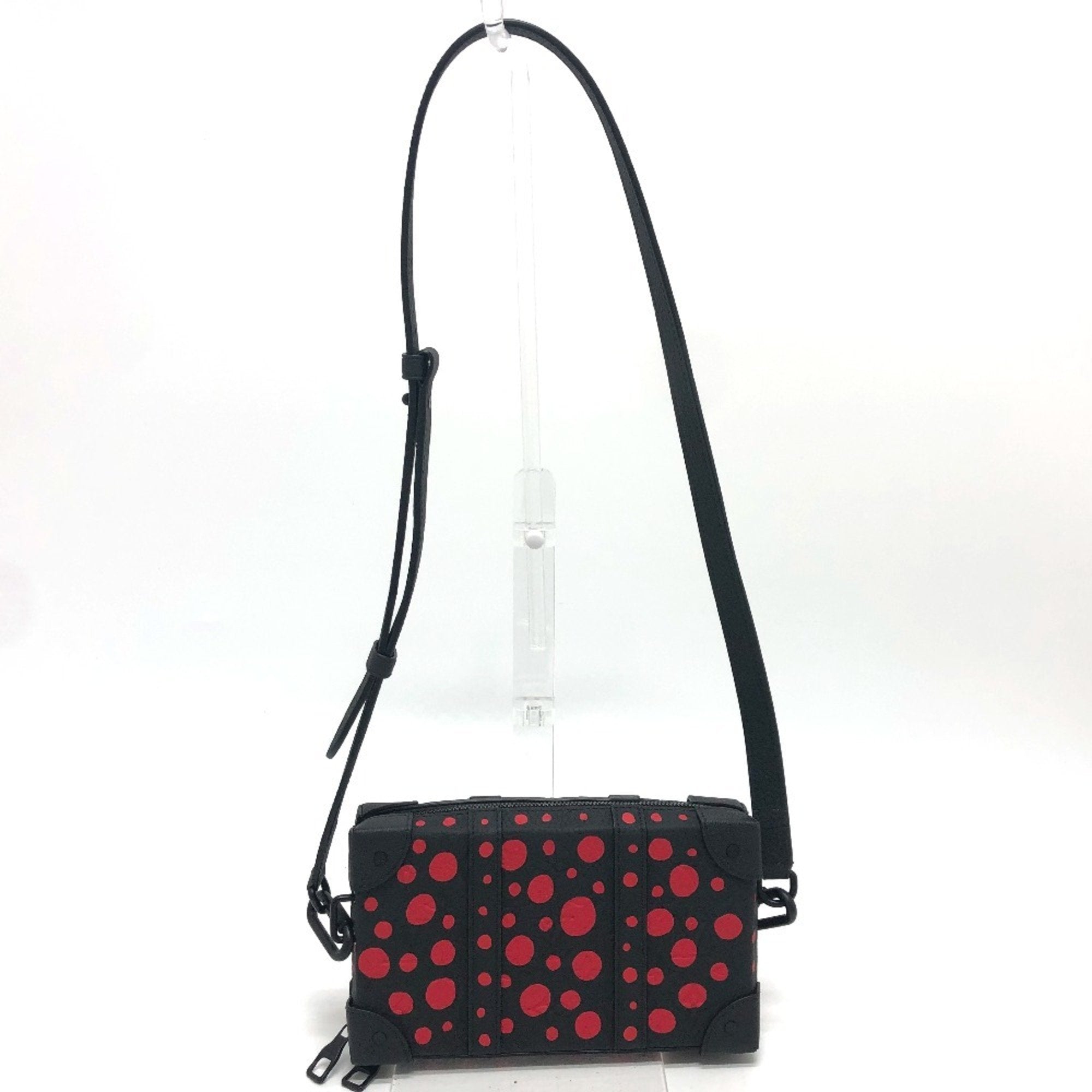 Louis Vuitton Black Leather Shoulder Bag (Pre-Owned)