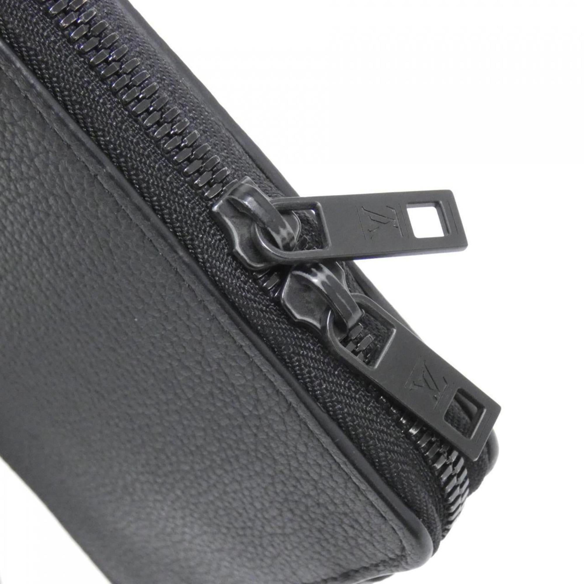 Louis Vuitton Black Leather Shoulder Bag (Pre-Owned)