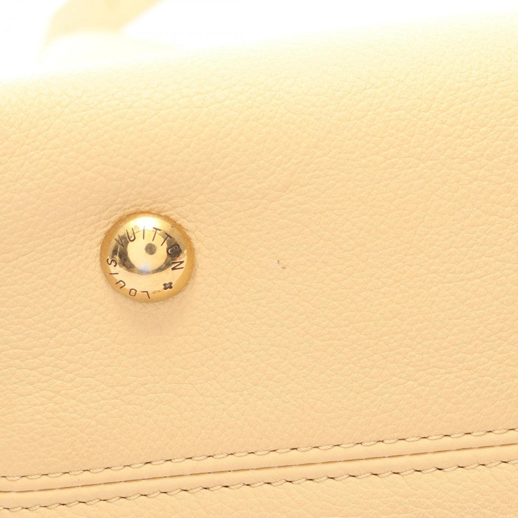 Louis Vuitton Beige Leather Shoulder Bag (Pre-Owned)
