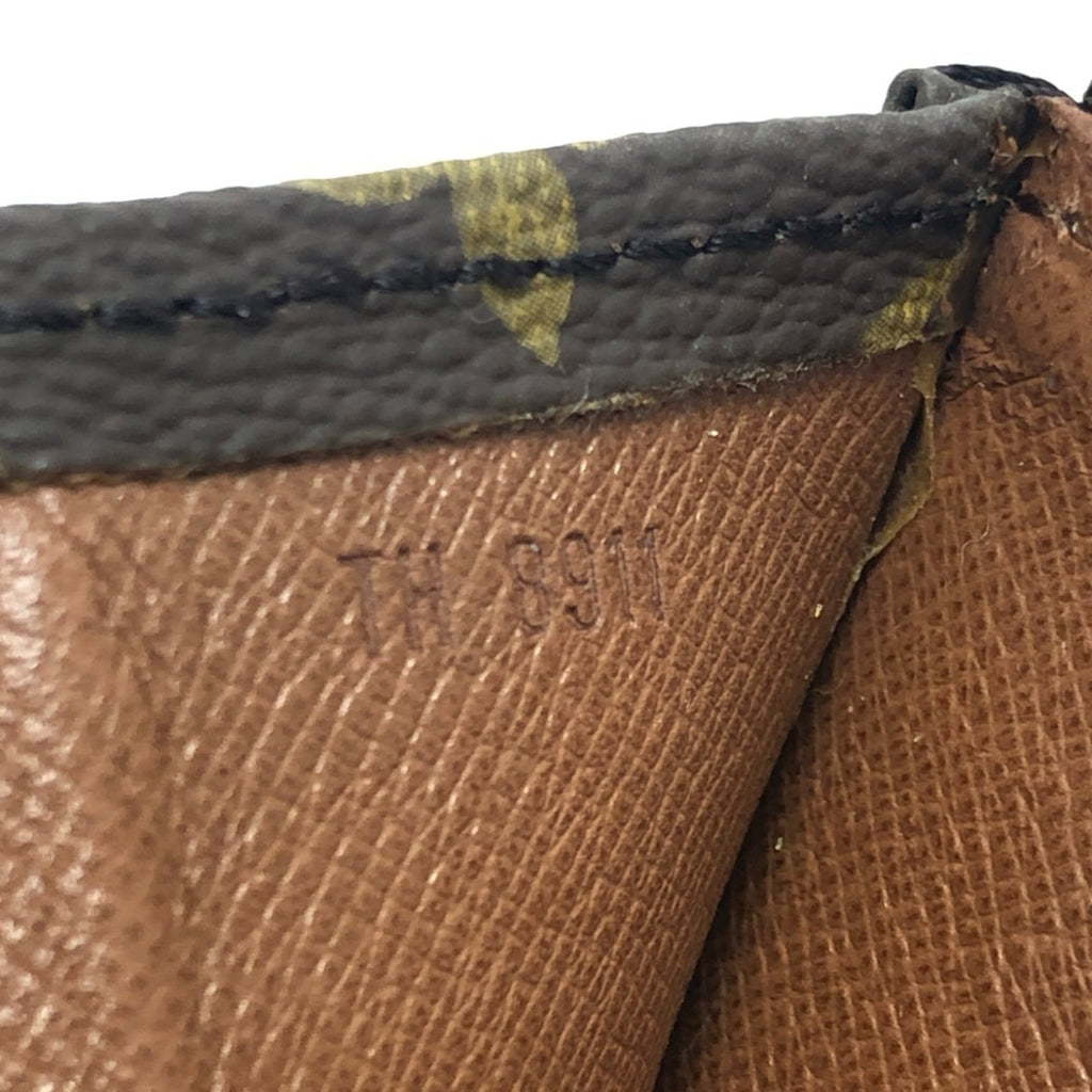 Louis Vuitton Brown Clutch Bag (Pre-Owned)