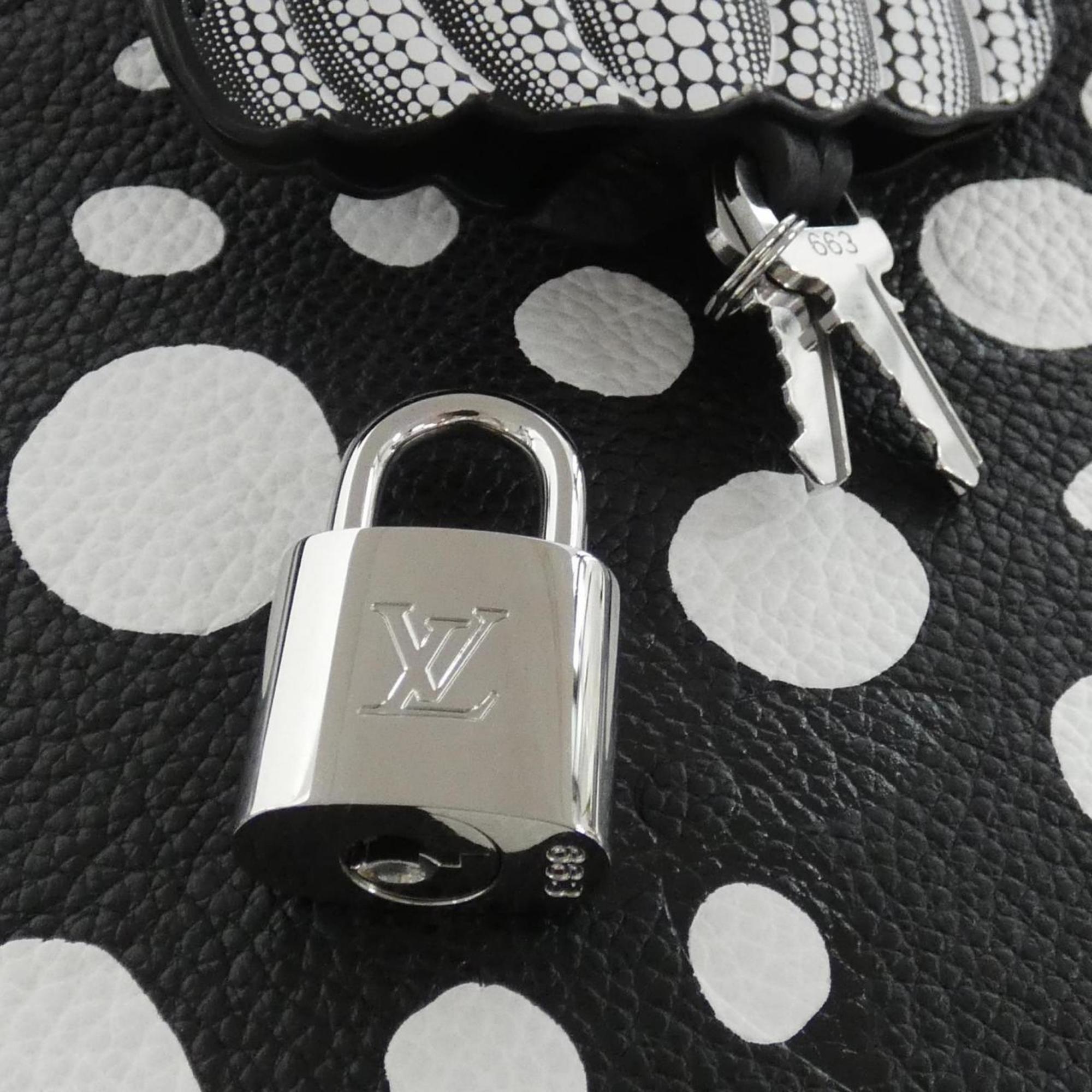 Louis Vuitton Black Leather Shoulder Bag (Pre-Owned)