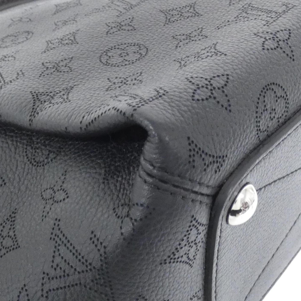 Louis Vuitton Black Leather Shoulder Bag (Pre-Owned)