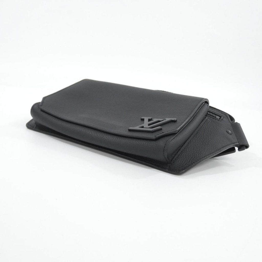 Louis Vuitton Black Leather Shoulder Bag (Pre-Owned)
