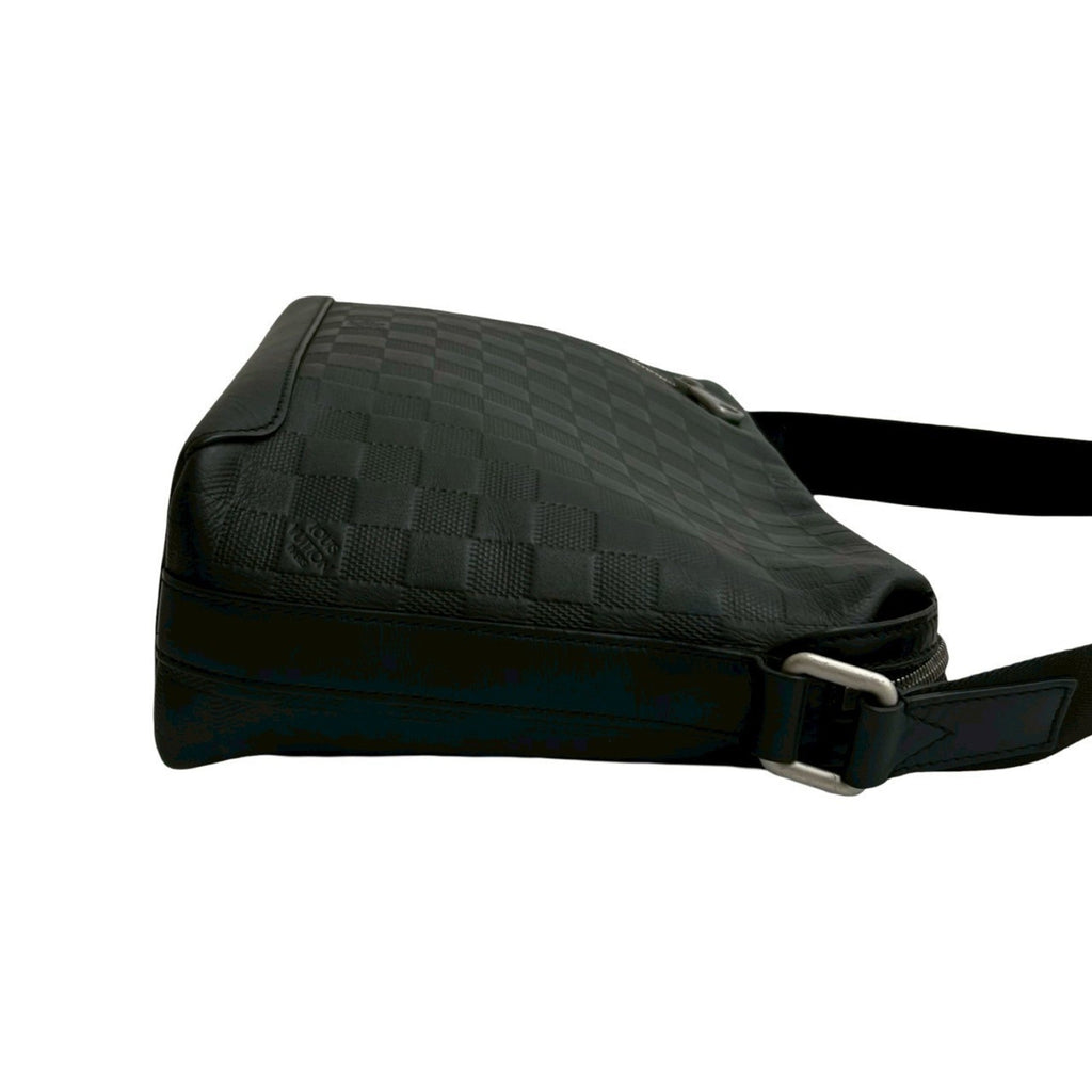 Louis Vuitton Black Leather Shoulder Bag (Pre-Owned)