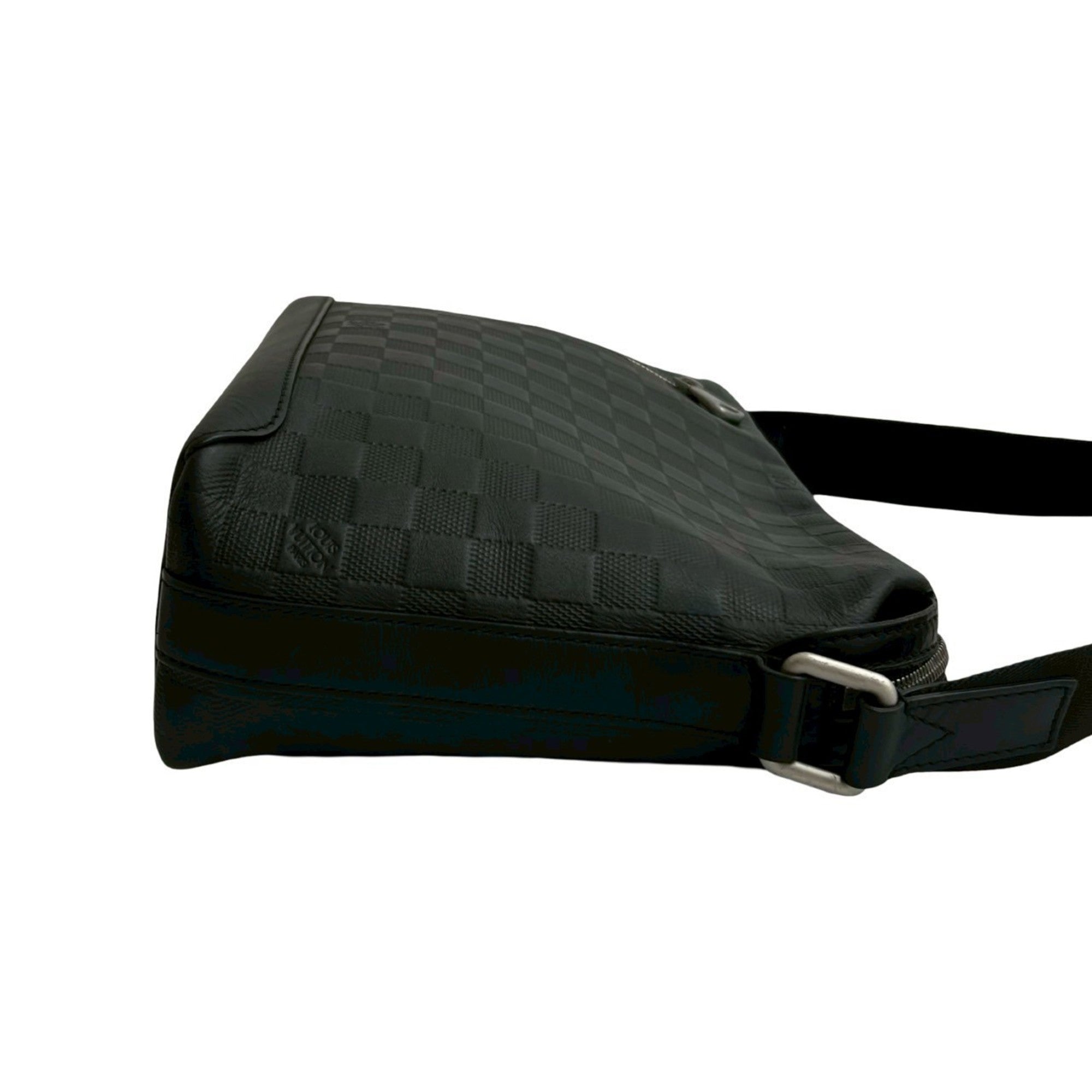 Louis Vuitton Black Leather Shoulder Bag (Pre-Owned)