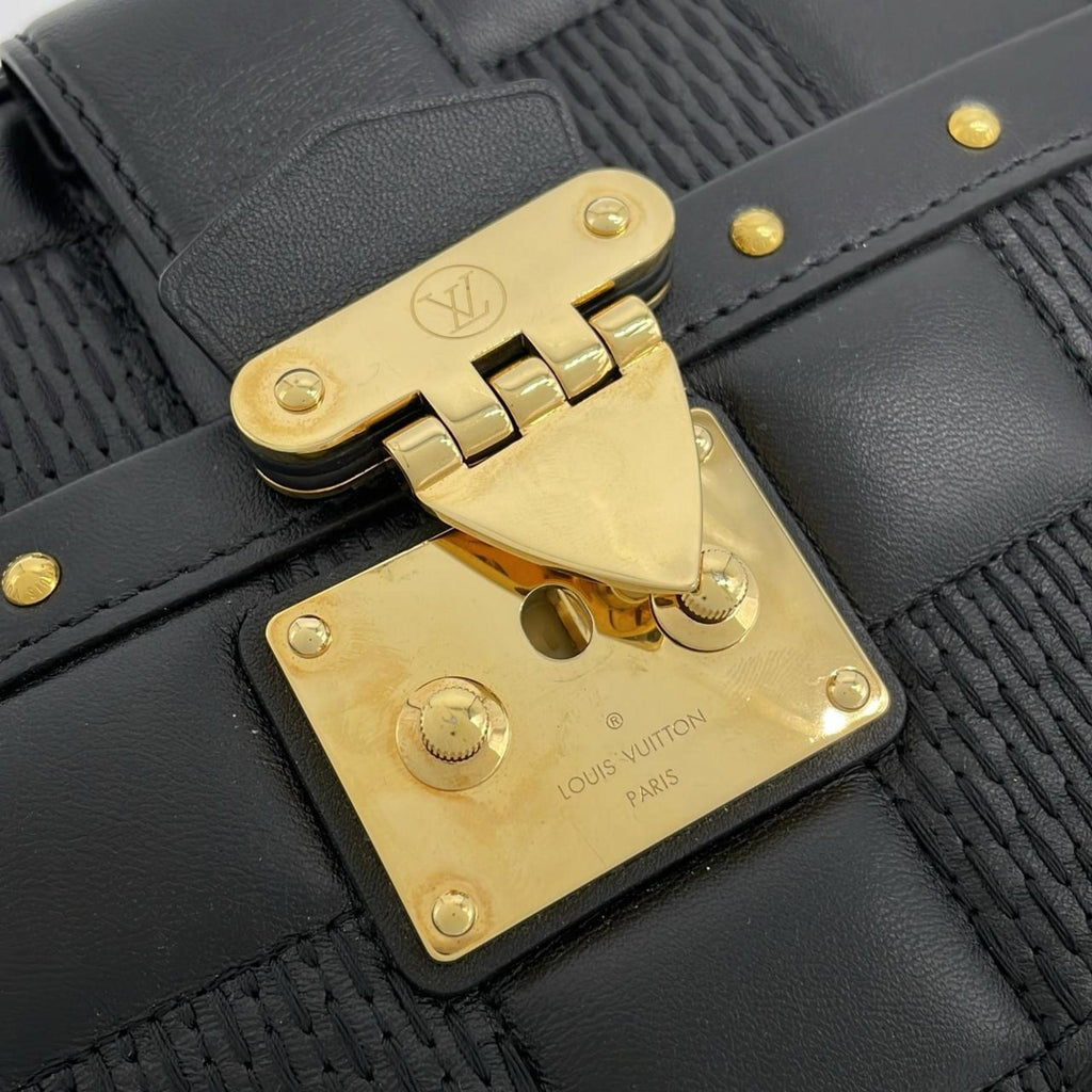 Louis Vuitton Black Leather Shoulder Bag (Pre-Owned)