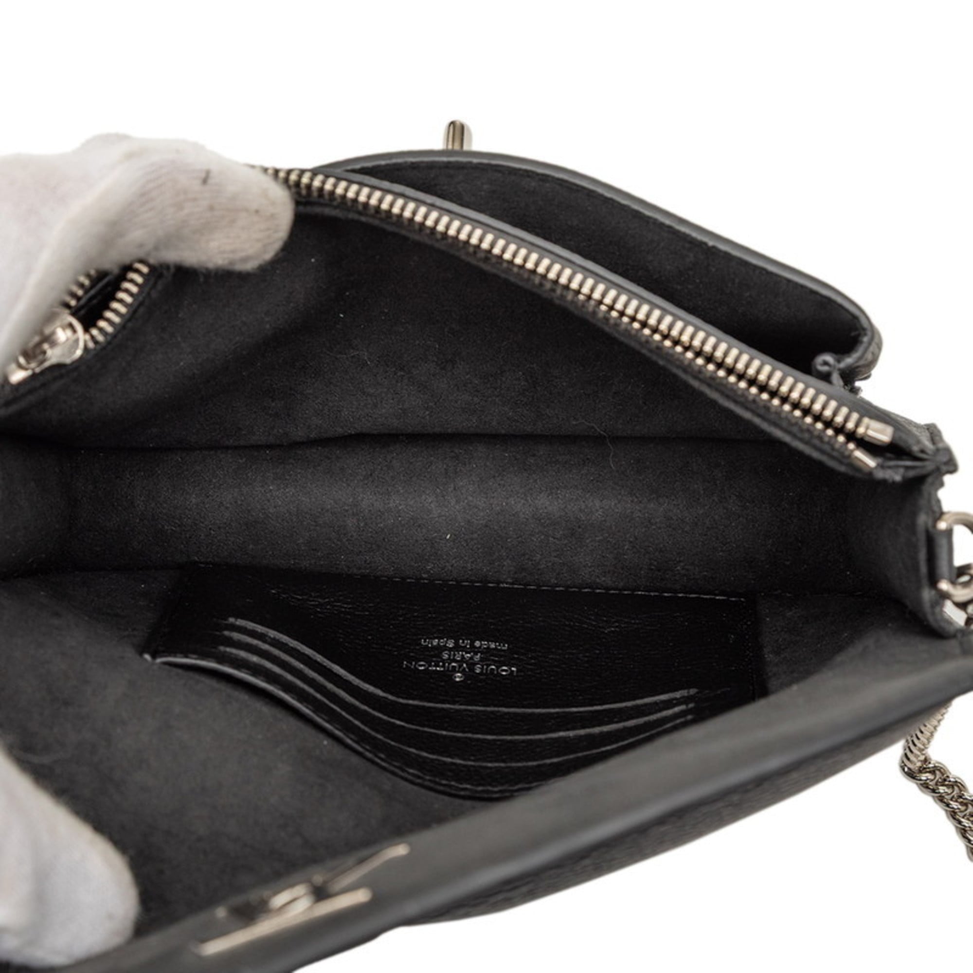 Louis Vuitton Black Leather Pochette Shoulder Bag (Pre-Owned)