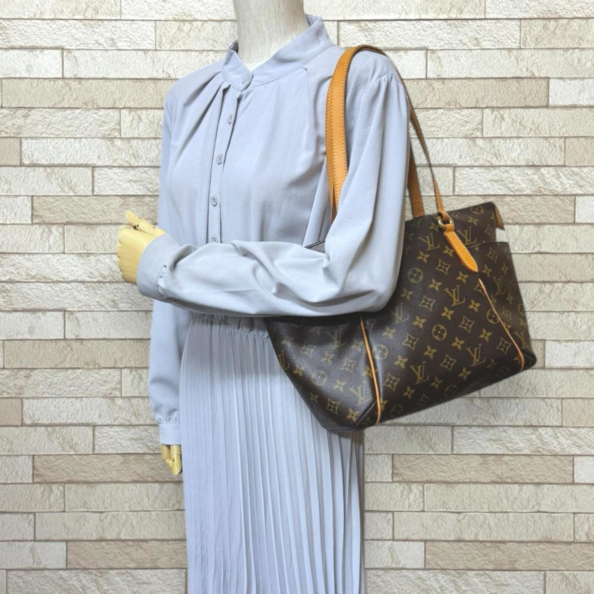Louis Vuitton Brown Monogram Canvas Tote Bag (Pre-Owned)