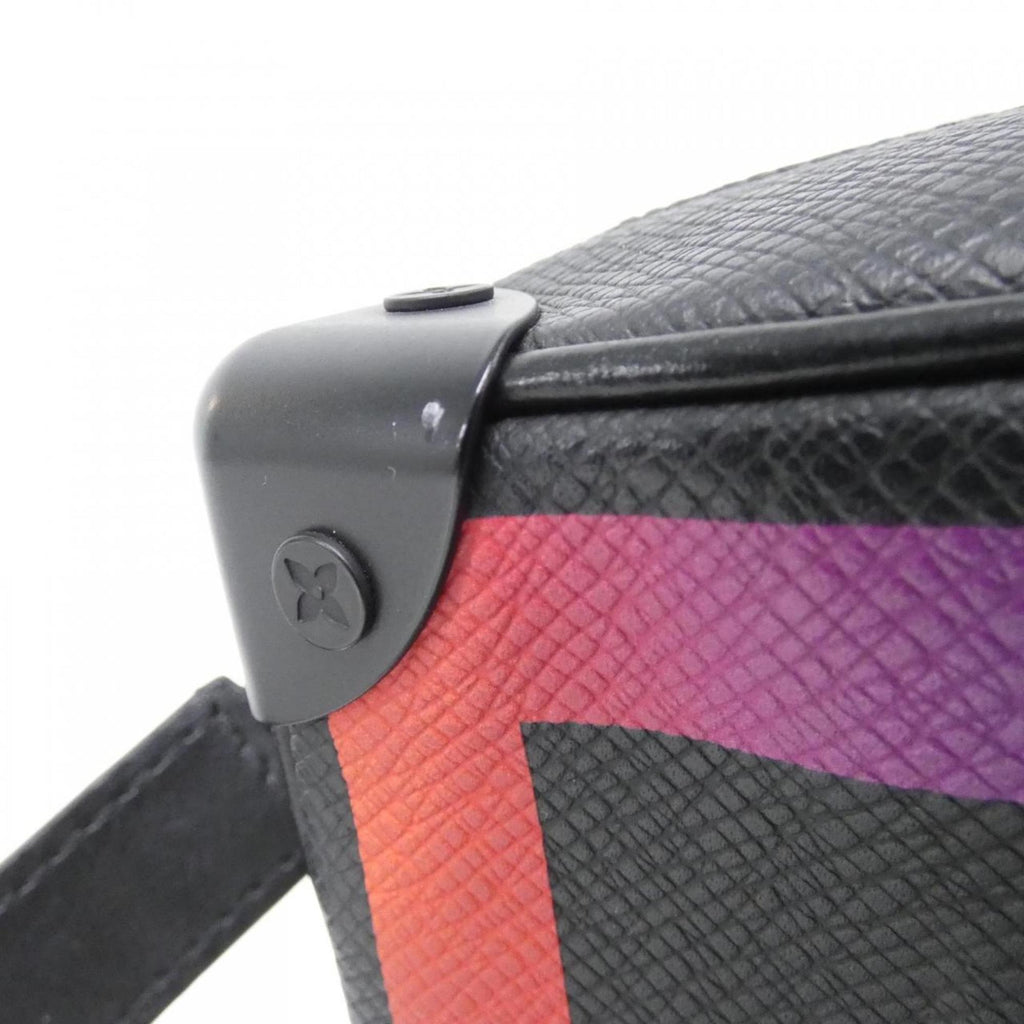Louis Vuitton Black Leather Shoulder Bag (Pre-Owned)