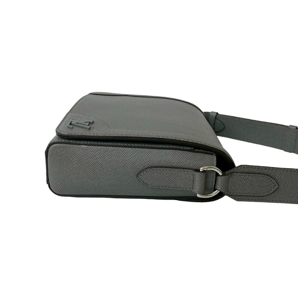 Louis Vuitton Gray Leather Shoulder Bag (Pre-Owned)