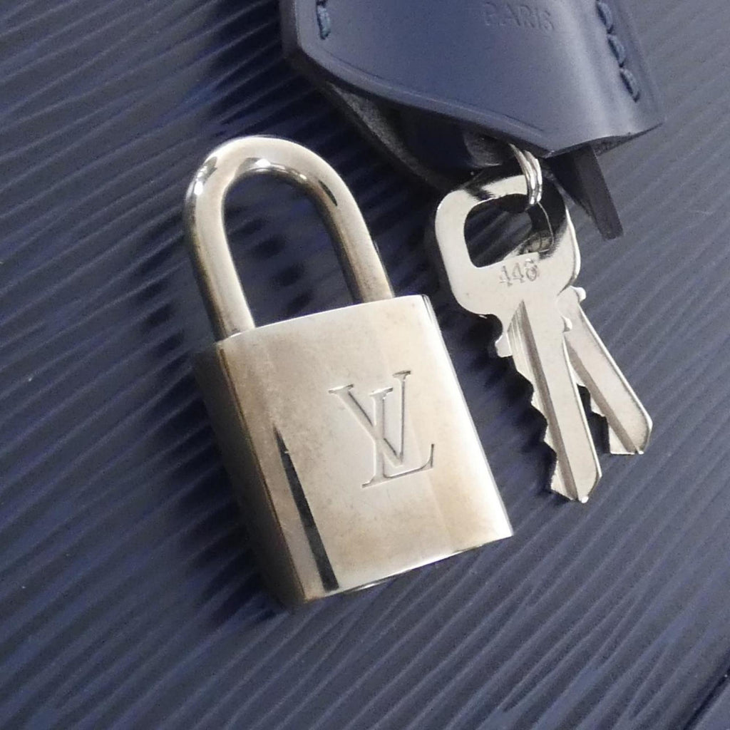 Louis Vuitton Blue Leather Handbag (Pre-Owned)