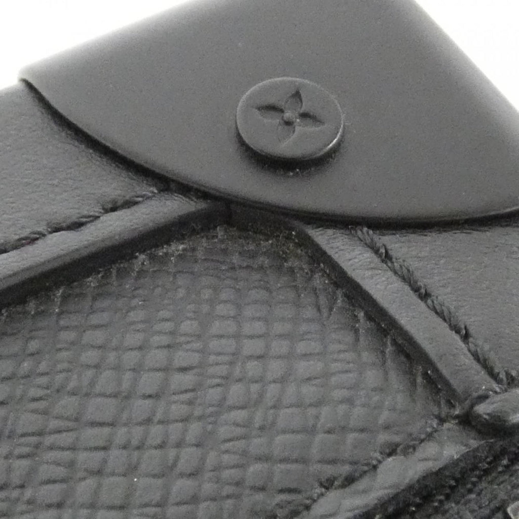 Louis Vuitton Black Leather Shoulder Bag (Pre-Owned)