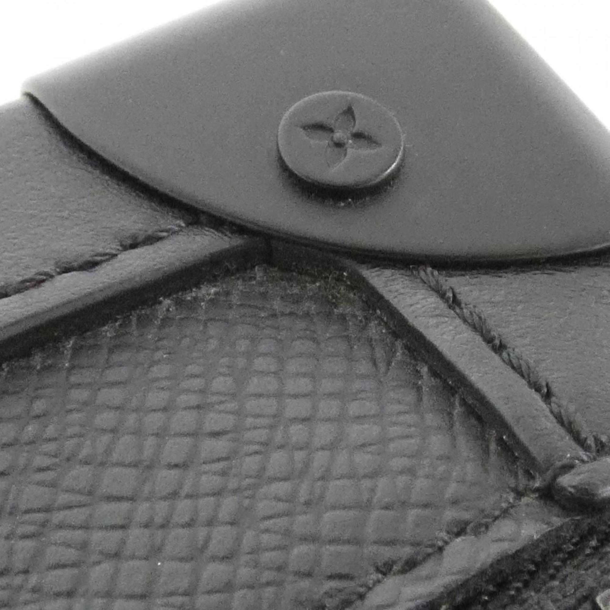 Louis Vuitton Black Leather Shoulder Bag (Pre-Owned)