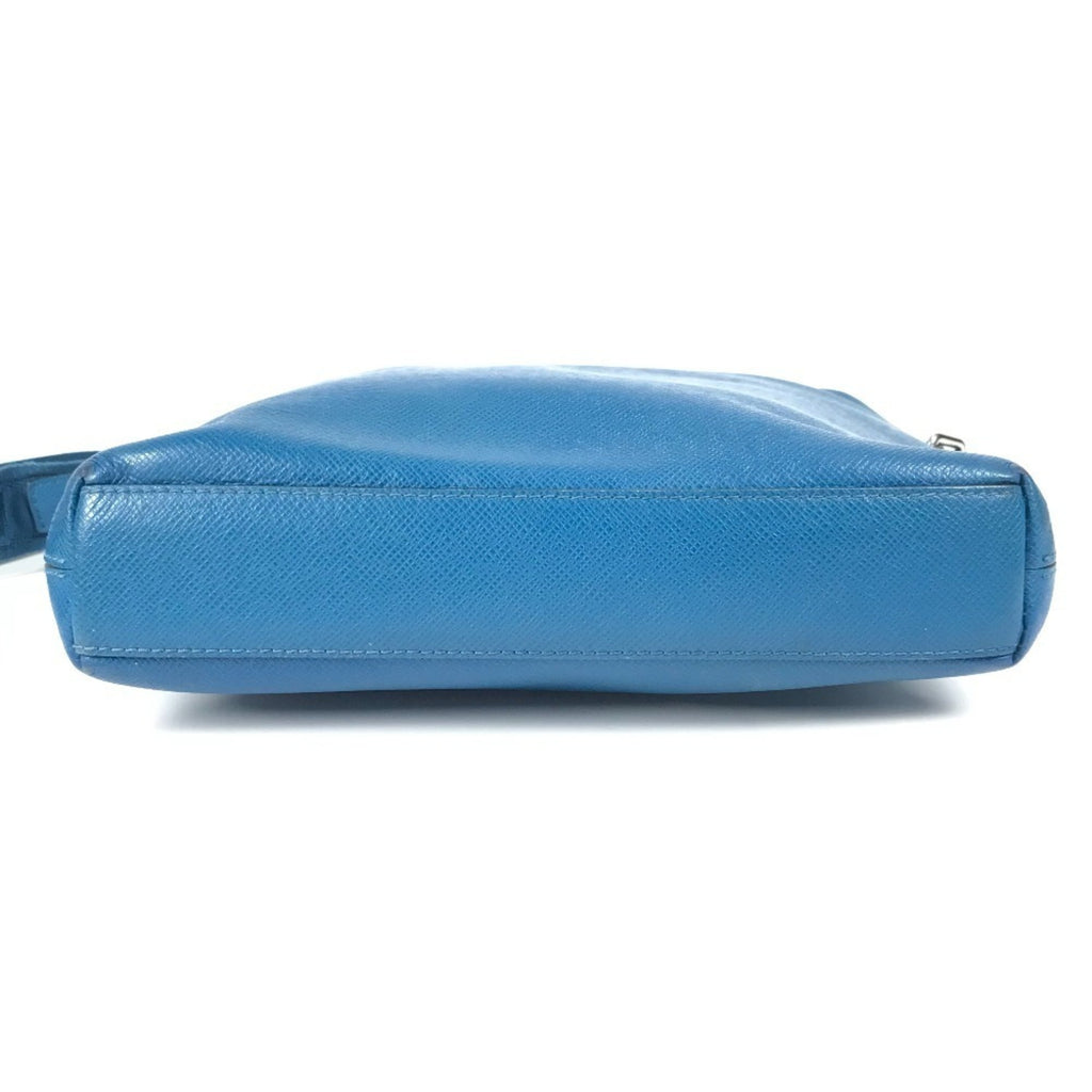 Louis Vuitton Blue Taiga Leather Messenger Bag Shoulder Bag (Pre-Owned)