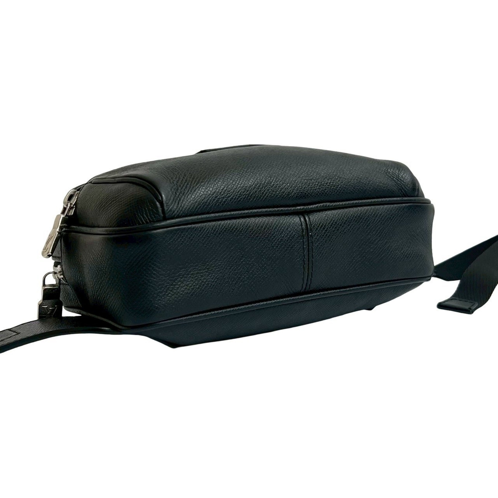 Louis Vuitton Black Leather Shoulder Bag Sling Bag (Pre-Owned)