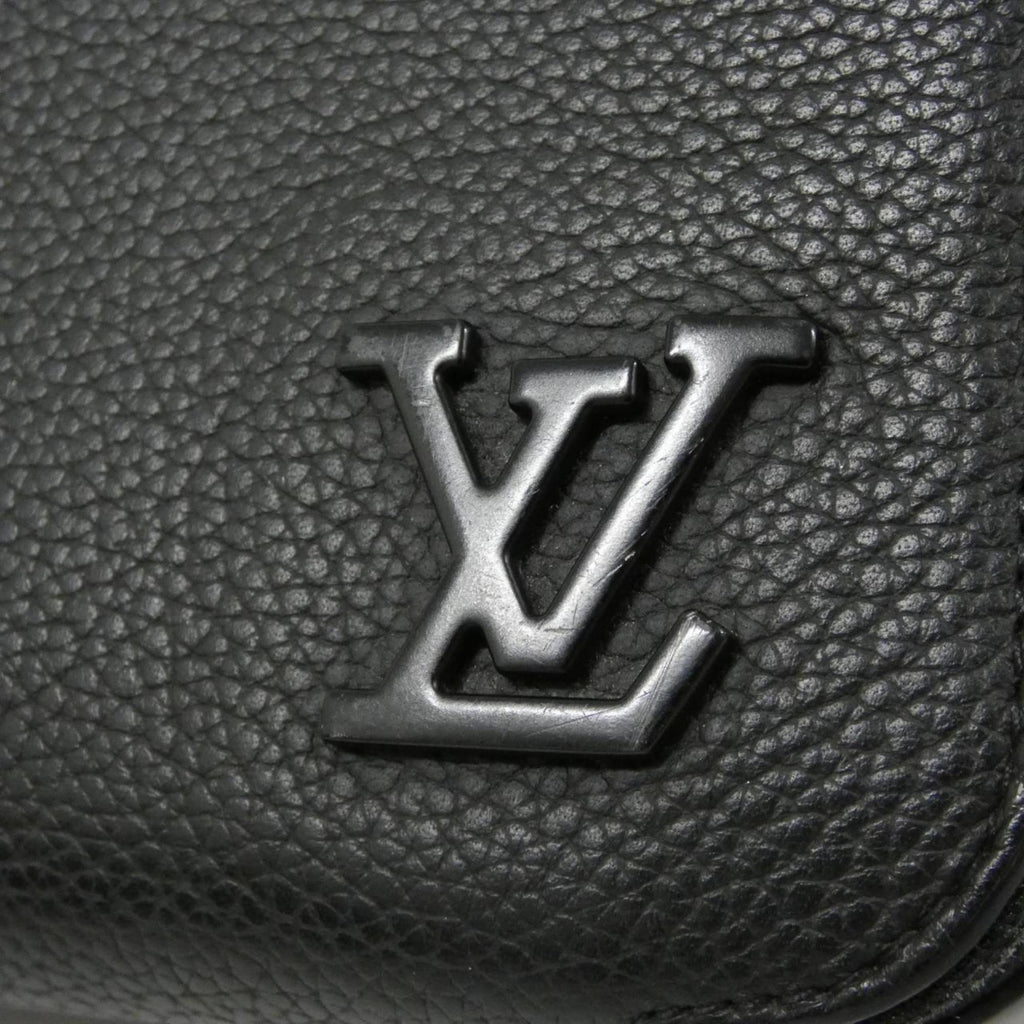 Louis Vuitton Black Leather Shoulder Bag (Pre-Owned)