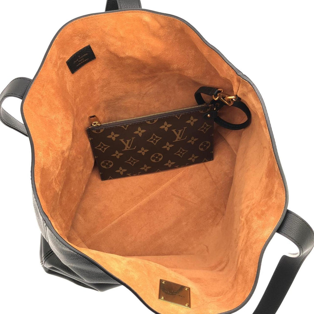 Louis Vuitton Black Leather Handbag (Pre-Owned)