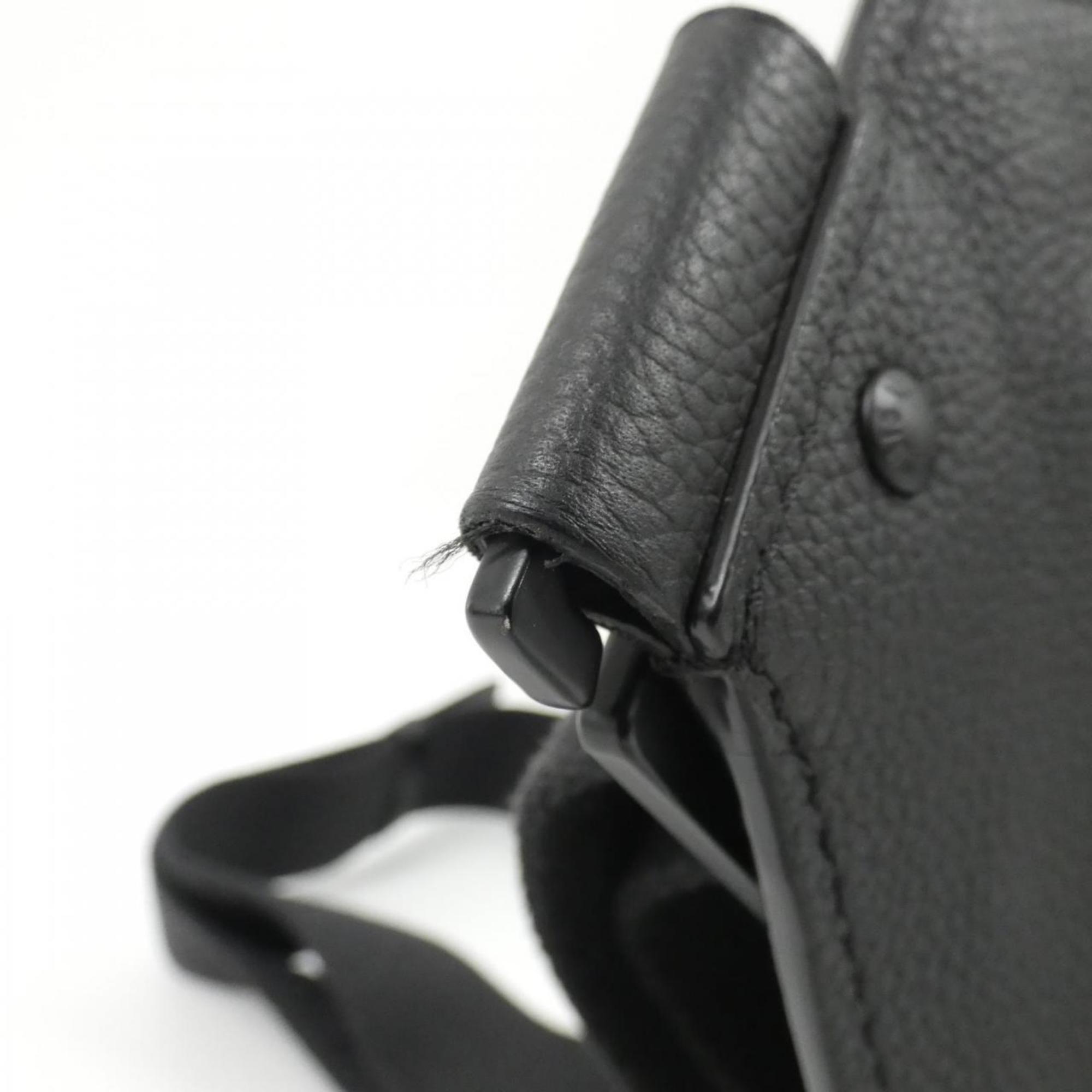 Louis Vuitton Black Leather Shoulder Bag (Pre-Owned)