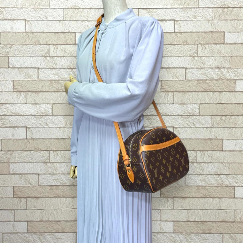 Louis Vuitton Monogram Brown Monogram Monogram Shoulder Bag (Pre-Owned)