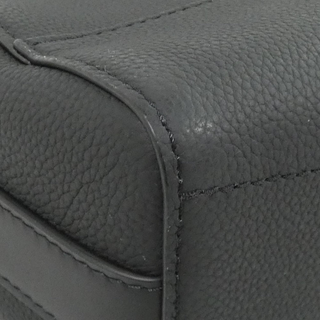 Louis Vuitton Black Leather Shoulder Bag (Pre-Owned)