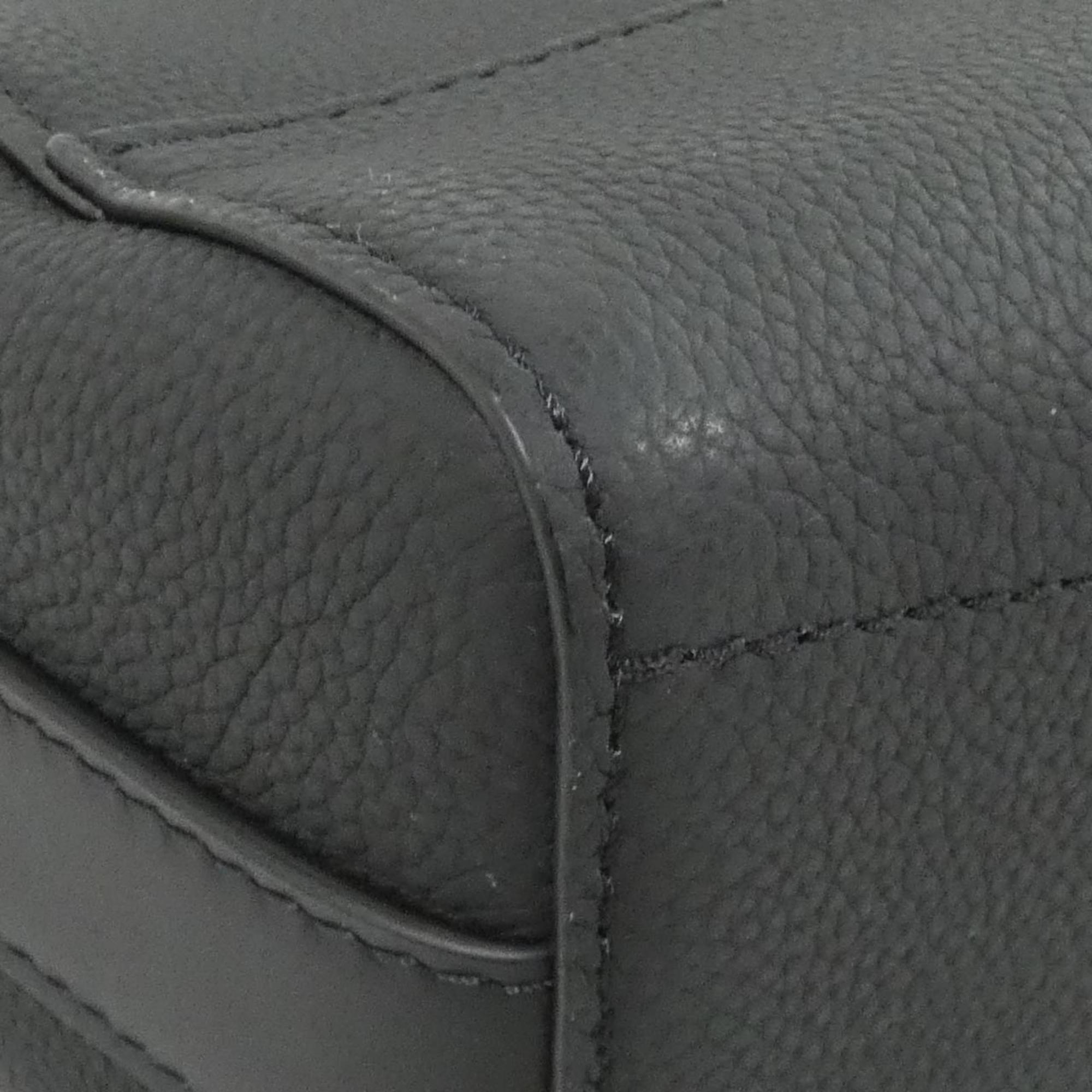 Louis Vuitton Black Leather Shoulder Bag (Pre-Owned)