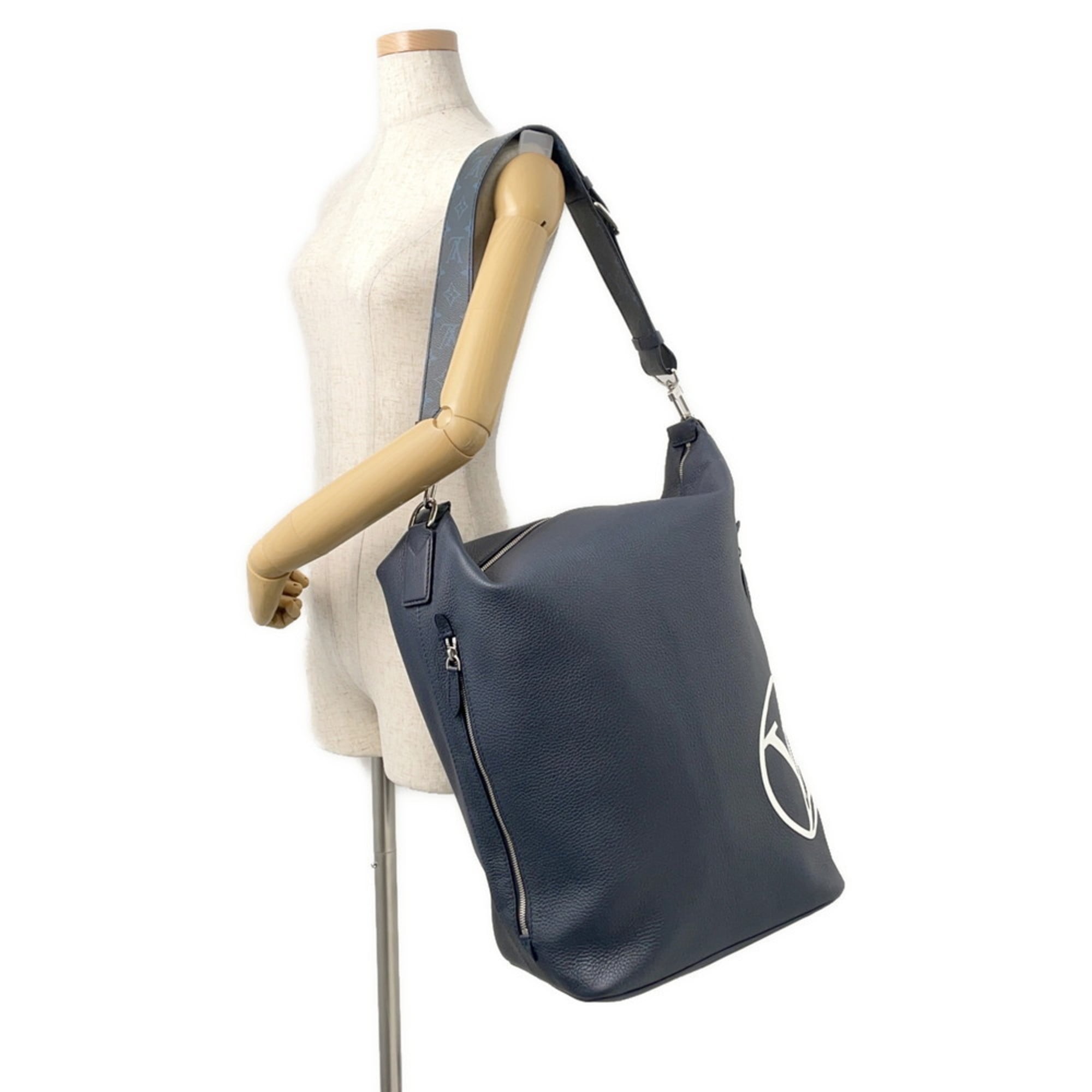 Louis Vuitton Navy Leather Shoulder Bag (Pre-Owned)