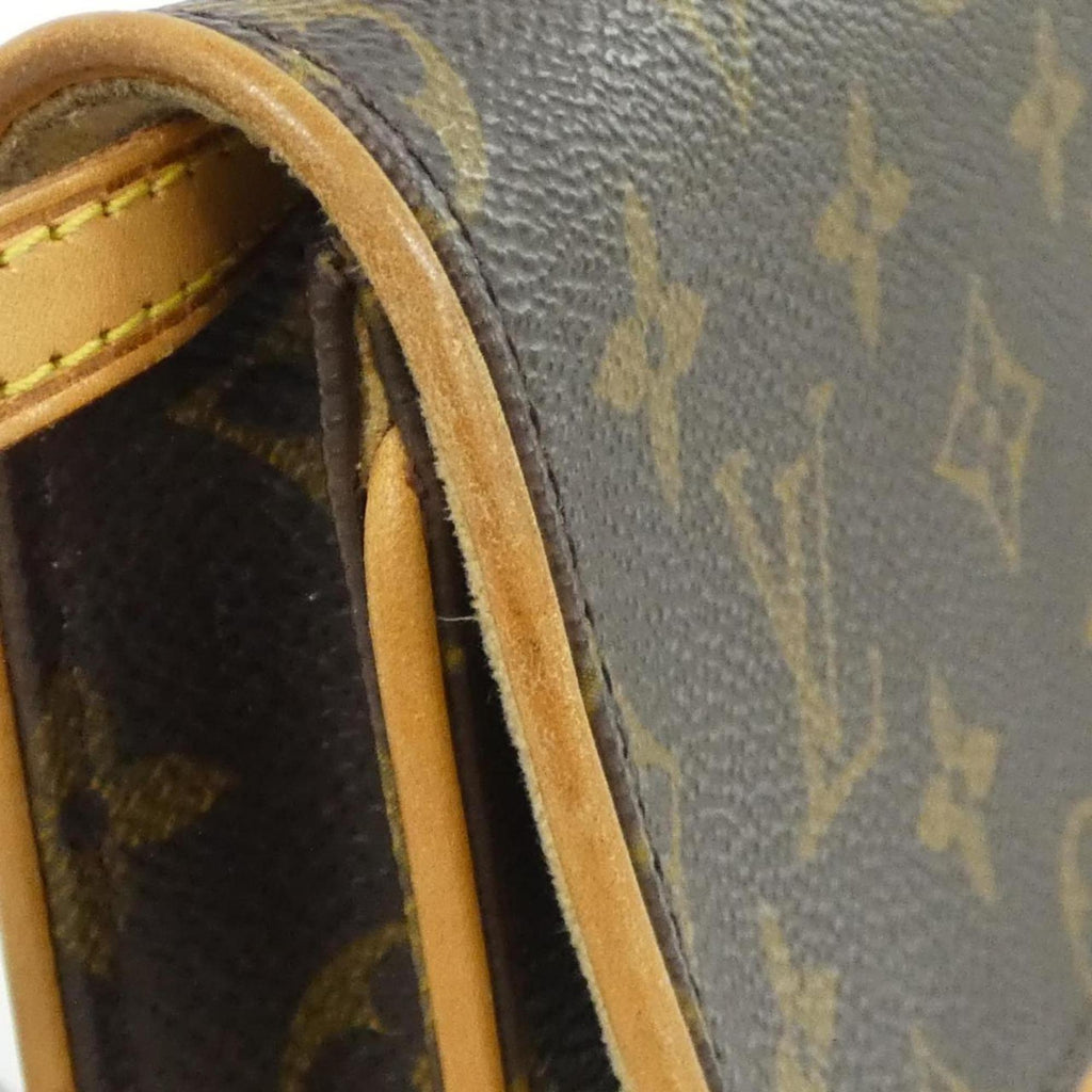 Louis Vuitton Marron Coated Canvas Pochette Shoulder Bag (Pre-Owned)