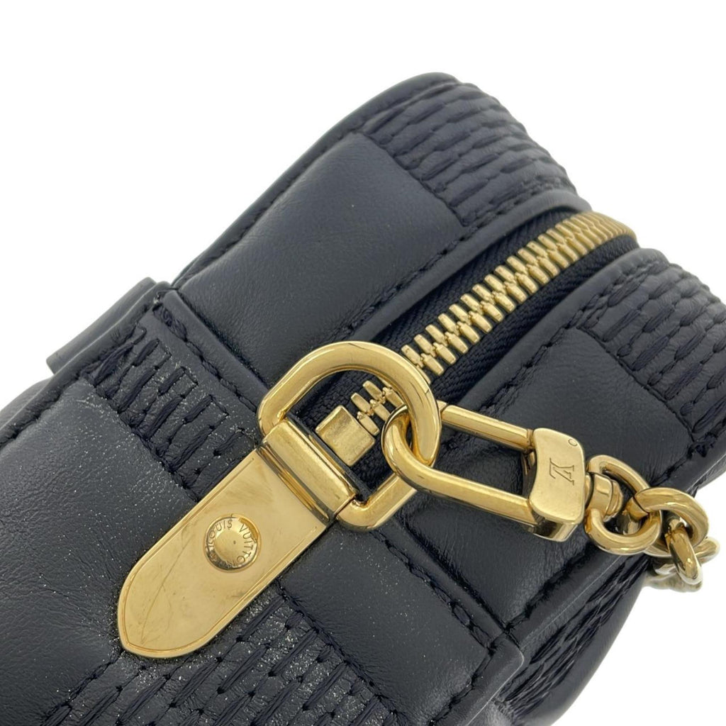 Louis Vuitton Black Leather Shoulder Bag (Pre-Owned)