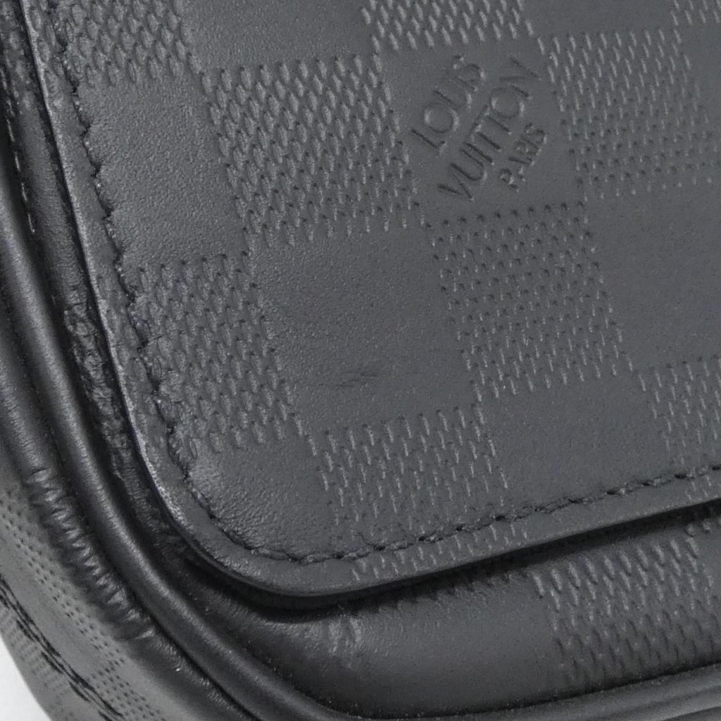 Louis Vuitton Black Leather Shoulder Bag (Pre-Owned)