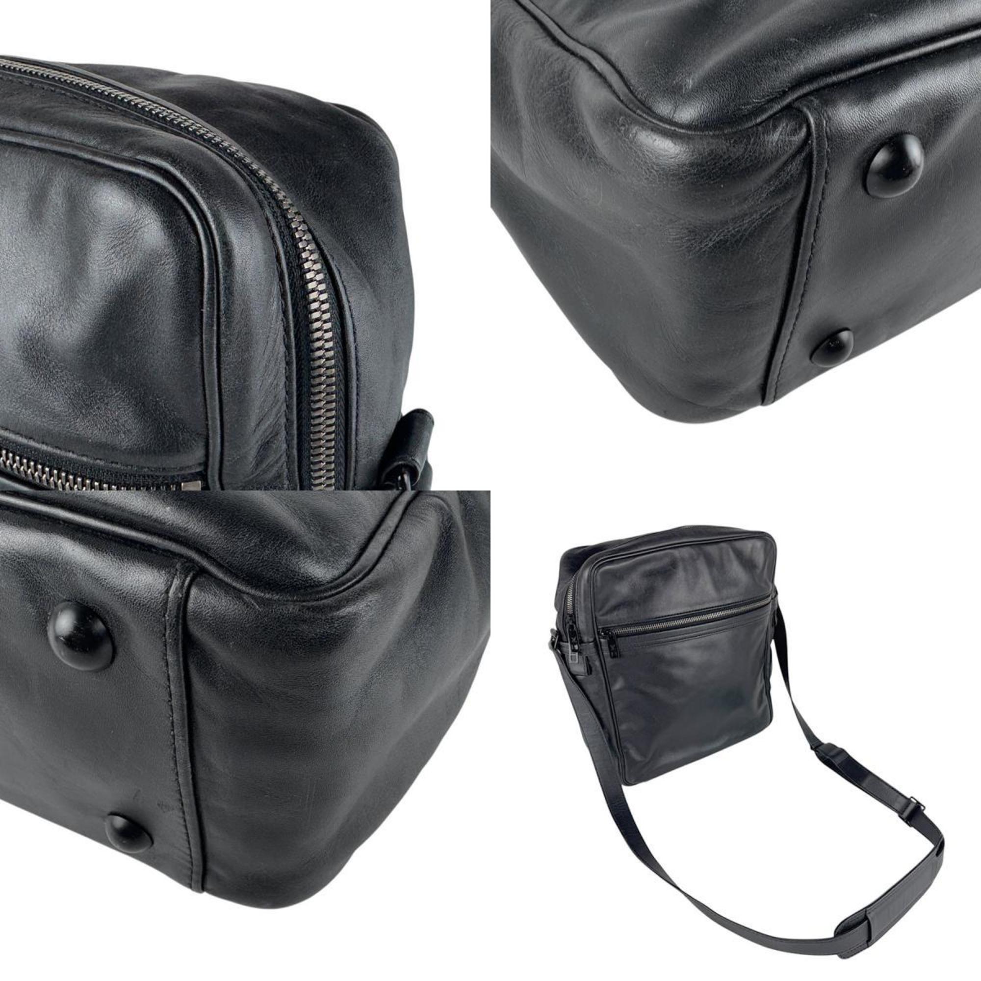 Louis Vuitton Noir Shoulder Bag (Pre-Owned)