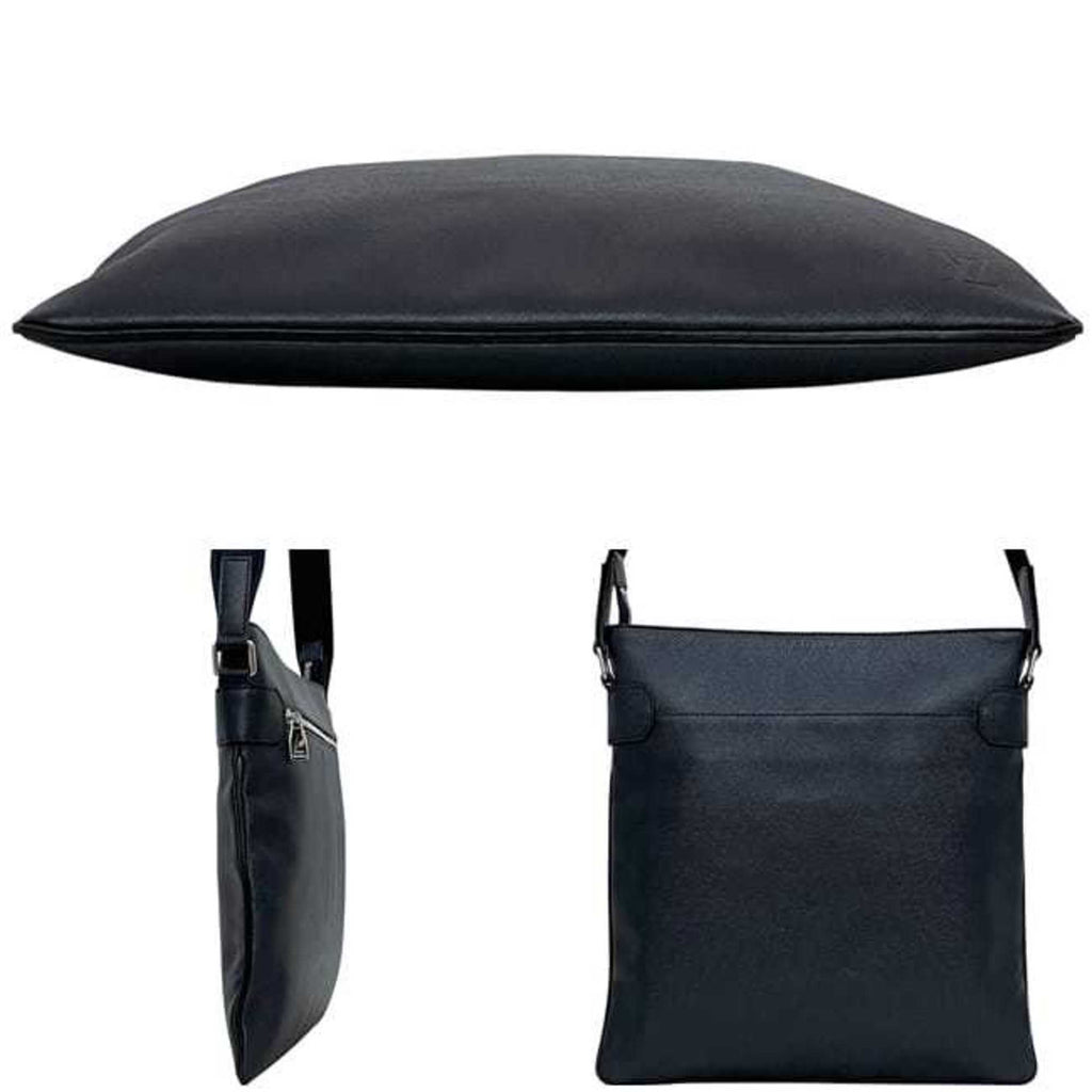 Louis Vuitton Taiga Boreal Navy Taiga Leather Shoulder Bag (Pre-Owned)