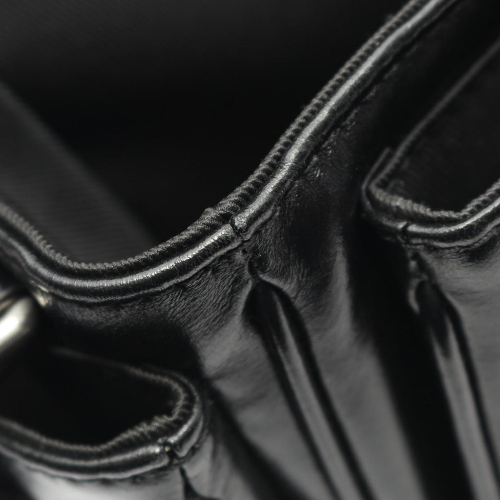 Louis Vuitton Black Leather Shoulder Bag (Pre-Owned)