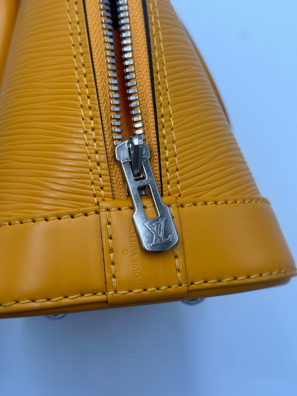 Louis Vuitton Alma Handbag Epi Leather Yellow Leather Handbag (Pre-Owned)