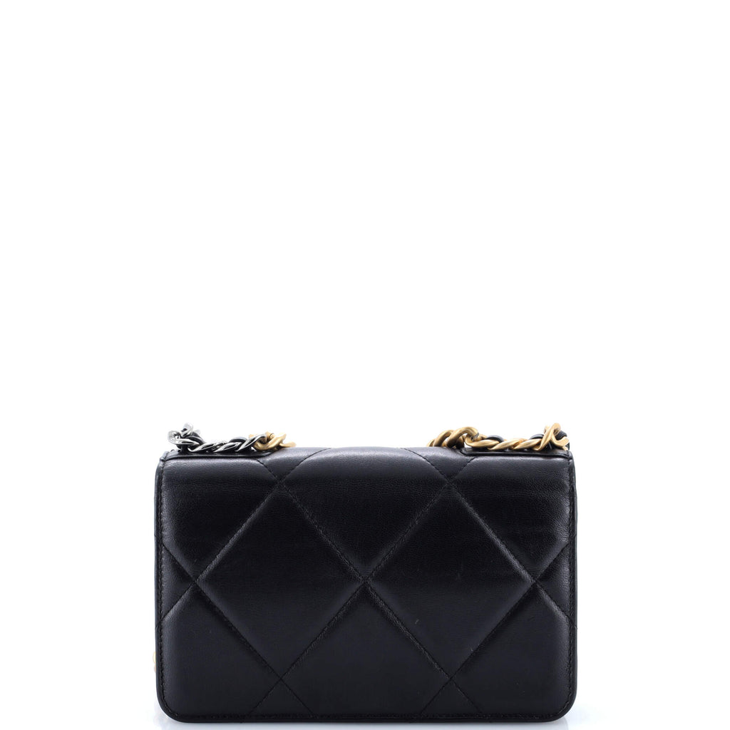 19 Wallet on Chain Quilted Lambskin