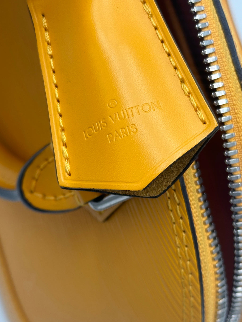 Louis Vuitton Alma Handbag Epi Leather Yellow Leather Handbag (Pre-Owned)