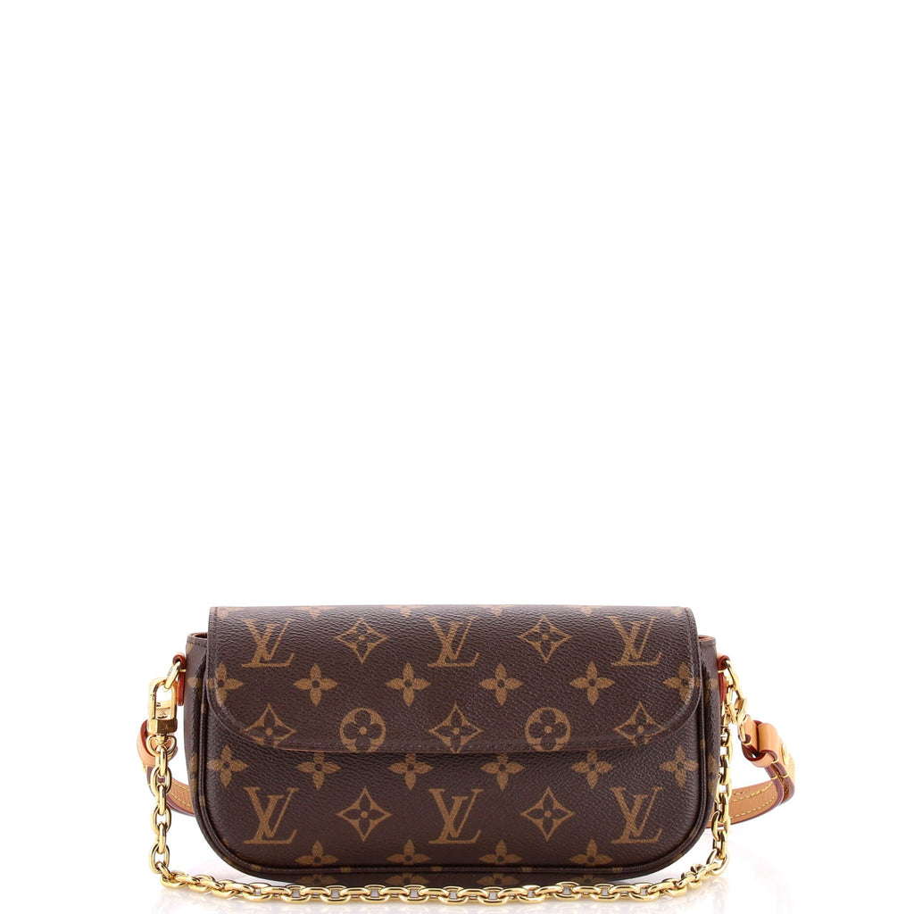 Ivy Wallet on Chain Monogram Canvas