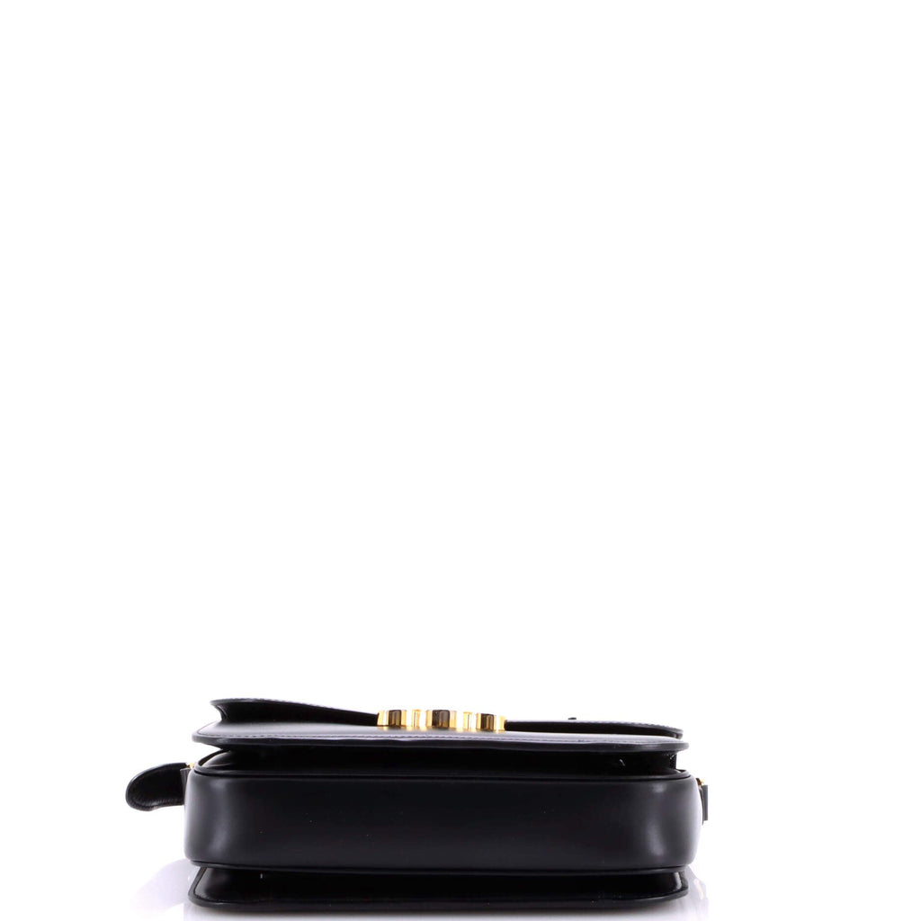 Triomphe Shoulder Bag Smooth Calfskin Medium