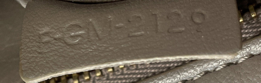 Triomphe Shoulder Bag Smooth Calfskin Teen