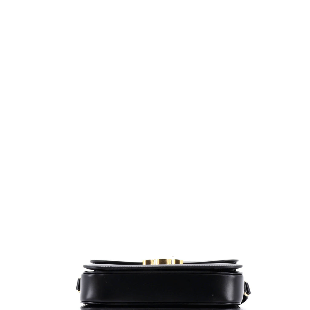 Triomphe Shoulder Bag Smooth Calfskin Medium