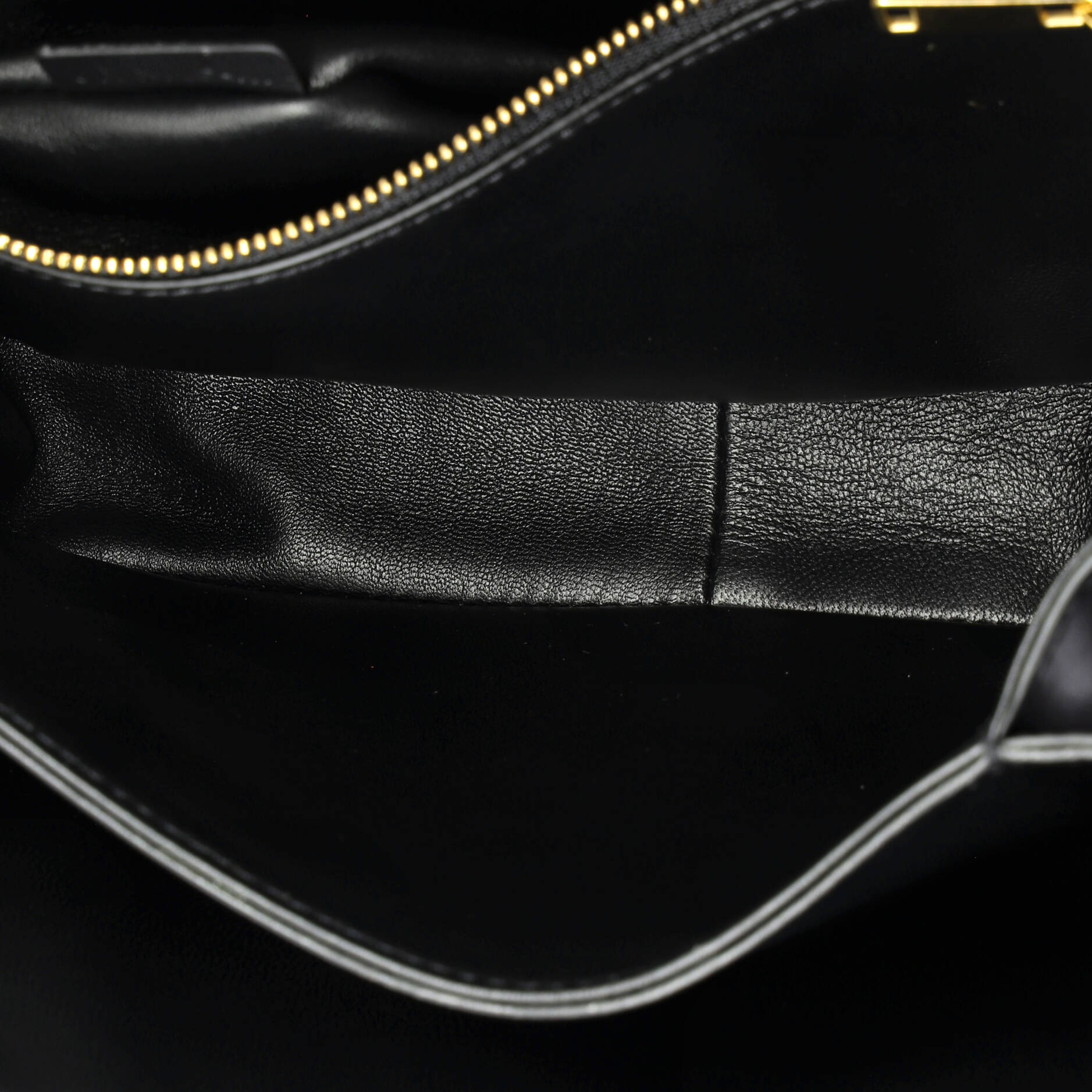 Triomphe Shoulder Bag Smooth Calfskin Medium
