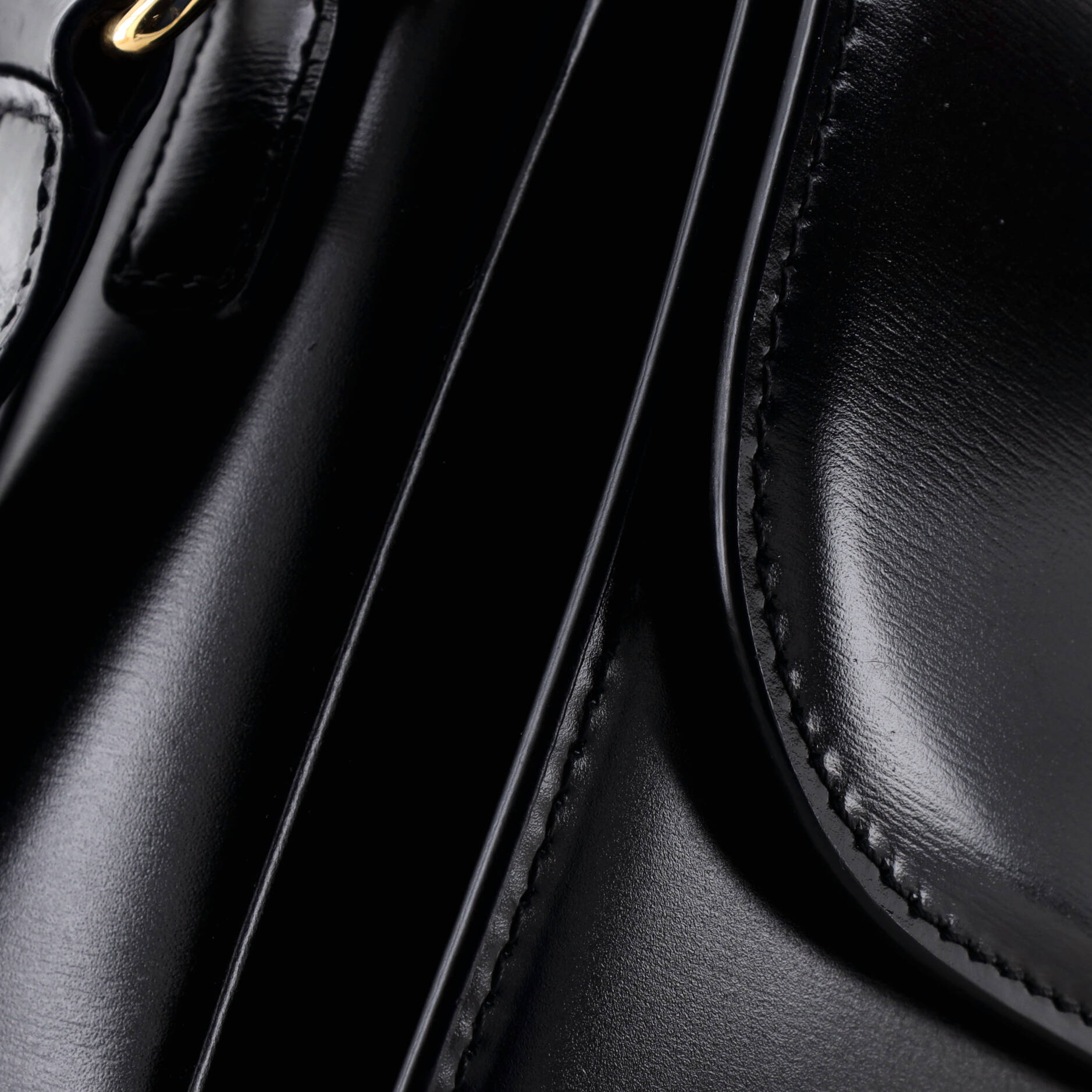 Triomphe Shoulder Bag Smooth Calfskin Medium